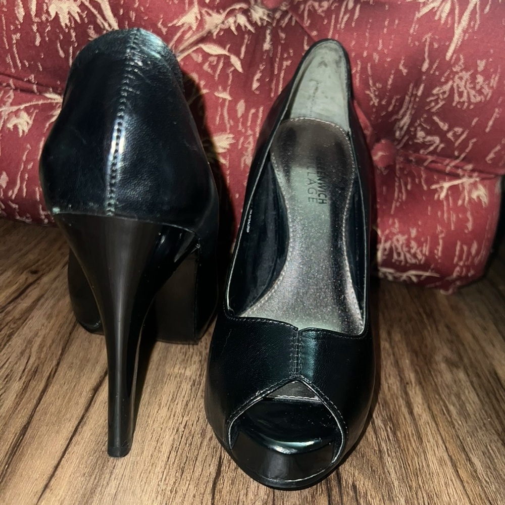Elegant Greenwich Village Genuine Leather Black Peep-Toe Heels Size 37
